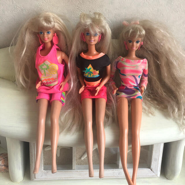 Barbie(バービー)のバービー人形♡3体セット　ヴィンテージ　ピンクボックス キッズ/ベビー/マタニティのおもちゃ(ぬいぐるみ/人形)の商品写真