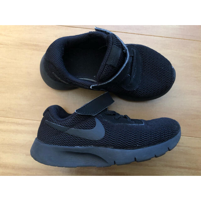 NIKE(ナイキ)のNIKE キッズ　シューズ　16 キッズ/ベビー/マタニティのキッズ靴/シューズ(15cm~)(スニーカー)の商品写真