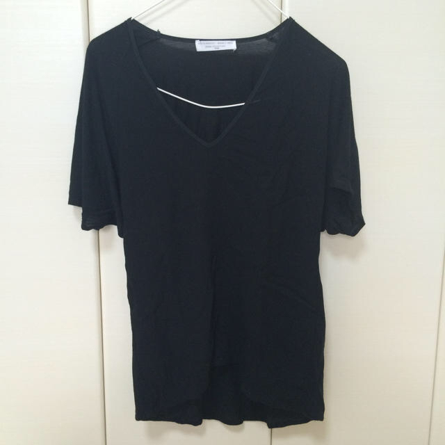 ZARA(ザラ)のZARA 黒半袖カットソーVネック レディースのトップス(Tシャツ(半袖/袖なし))の商品写真