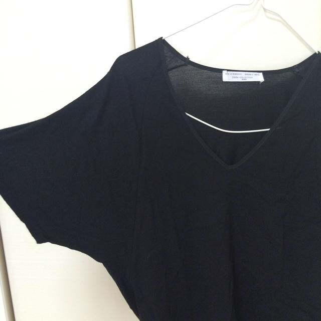 ZARA(ザラ)のZARA 黒半袖カットソーVネック レディースのトップス(Tシャツ(半袖/袖なし))の商品写真