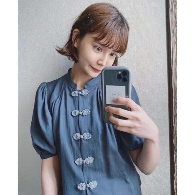 Kastane(カスタネ)のidem back ribbon China blouse 村田倫子 レディースのトップス(シャツ/ブラウス(半袖/袖なし))の商品写真