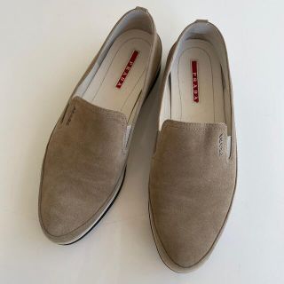 プラダ(PRADA)のPrada スエードシューズ　ベージュ　38サイズ(スリッポン/モカシン)