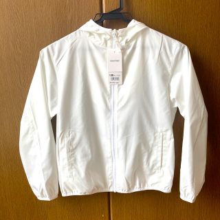 ユニクロ(UNIQLO)のユニクロ　ポケッタブルパーカー　uvカット　サイズ130(ジャケット/上着)