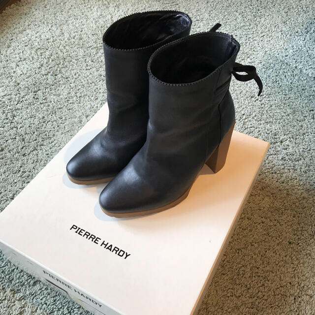 再追加販売 PIERRE HARDY ピエールアルディ ブラック ショートブーツ