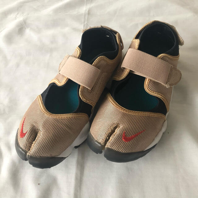 USED NIKEナイキ エアリフト 24 ゴールド ベージュ USED NIKEナイキ エアリフト 24 ゴールド ベージュ