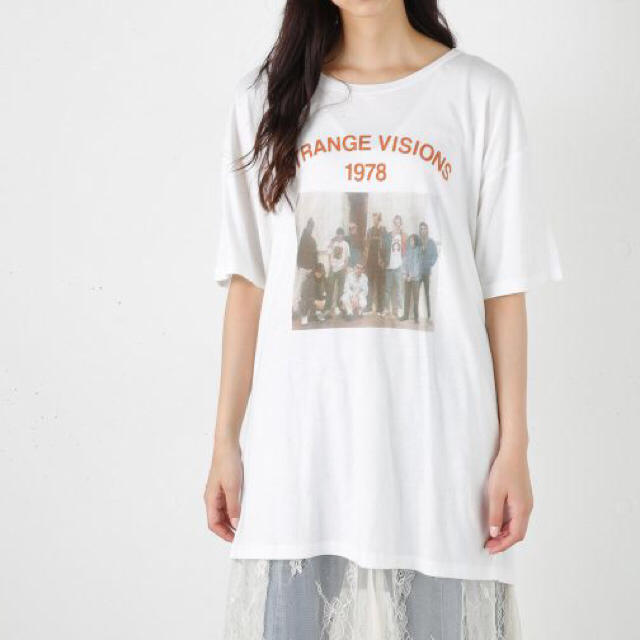 moussy(マウジー)の新品 moussy STRANGE PHOTO Tシャツ ロングTシャツ レディースのトップス(Tシャツ(半袖/袖なし))の商品写真