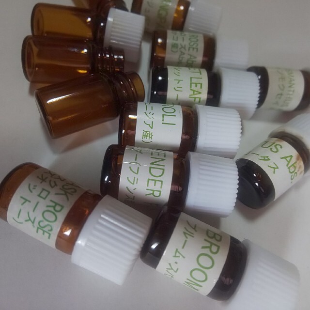 生活の木 1ml 精油 空き瓶 空きビン 未洗浄 花精油のものなどの通販 By ラクマ 生活の木 1ml 精油 空き瓶 空きビン 未洗浄 花精油のものなどの通販 By ラクマ
