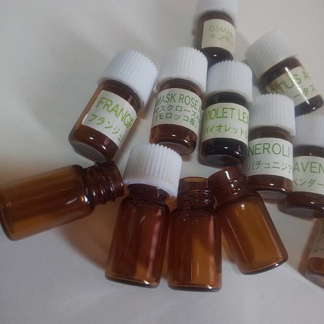 生活の木 1ml 精油 空き瓶 空きビン 未洗浄 花精油のものなどの通販 By ラクマ 生活の木 1ml 精油 空き瓶 空きビン 未洗浄 花精油のものなどの通販 By ラクマ