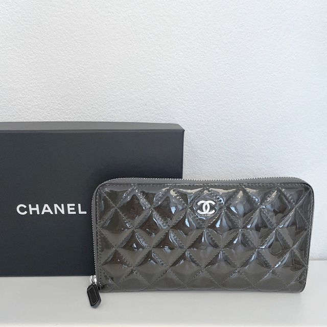 CHANEL(シャネル)の［希少グレー色］シャネル 長財布 マトラッセ ラウンドファスナー長財布 エナメル メンズのファッション小物(長財布)の商品写真