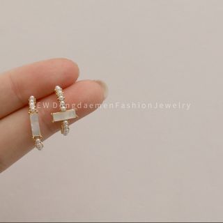 ヴァンクリーフアンドアーペル(Van Cleef & Arpels)のアシンメトリー　パールピアス(ピアス)