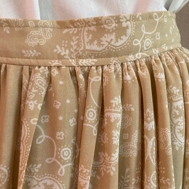 ベージュプリーツスカート レディースのスカート(ひざ丈スカート)の商品写真