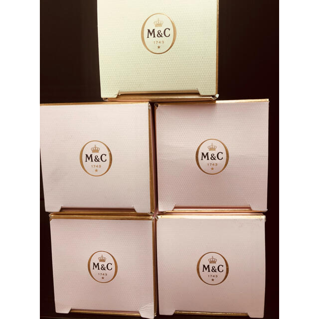 MOËT & CHANDON(モエエシャンドン)のモエ シャンドン750ml　贈答用　《空箱》 食品/飲料/酒の食品/飲料/酒 その他(その他)の商品写真