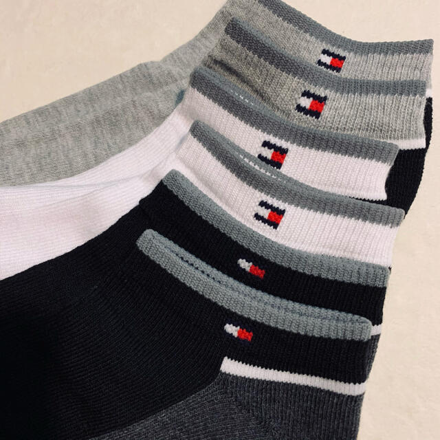 TOMMY HILFIGER(トミーヒルフィガー)のトミーヒルフィガー　メンズ　ショートソックス　３足　黒　TOMMY メンズのレッグウェア(ソックス)の商品写真