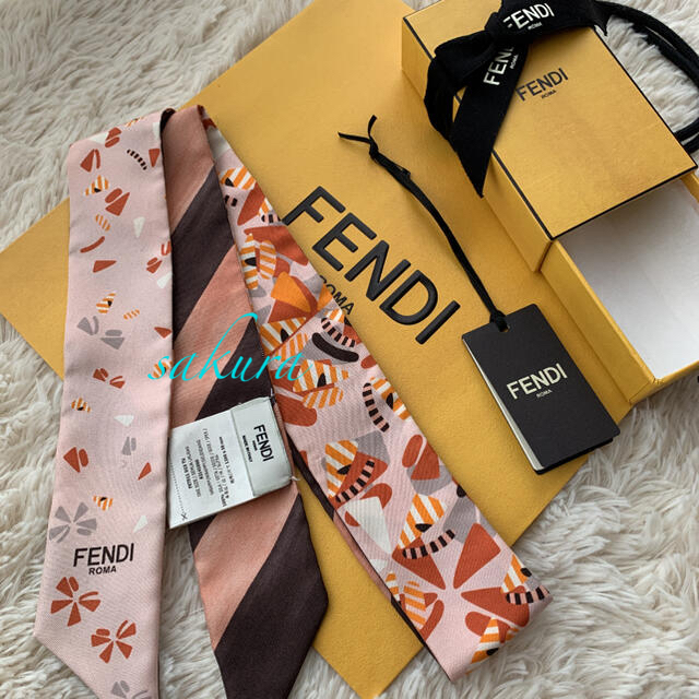 専用！FENDI フェンディ ラッピー　シルクスカーフ　未使用　ピーカブー