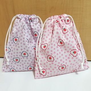 薄手巾着　２枚セット　ハンドメイド　いちご　花　ピンク　うす紫　給食袋　コップ袋(外出用品)