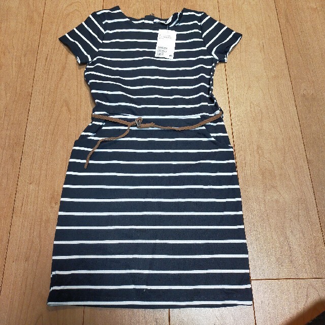 H&M(エイチアンドエム)の未使用H＆M 　120/130 ワンピースベルト付き キッズ/ベビー/マタニティのキッズ服女の子用(90cm~)(ワンピース)の商品写真