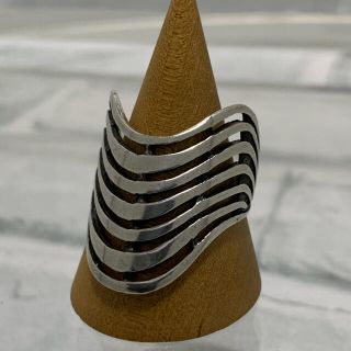 マルタンマルジェラ(Maison Martin Margiela)のヴィンテージ　シルバージュエリー　チャンキー　ワイド　ウェーブリング(リング(指輪))