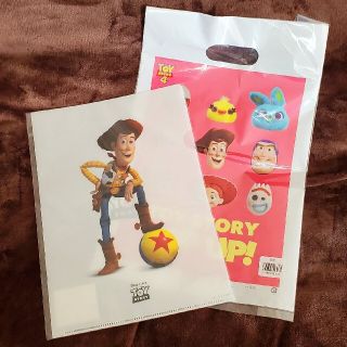 ディズニー(Disney)の【新品・未開封】A4クリアファイル＆限定ショップ袋セット　トイ・ストーリー４(クリアファイル)