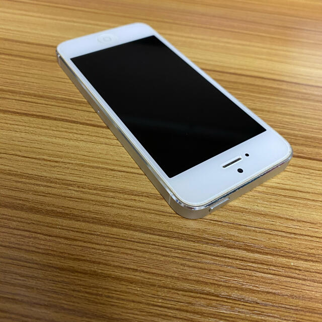 iPhone(アイフォーン)の美品　iPhone5 32GB　シルバー  スマホ/家電/カメラのスマートフォン/携帯電話(スマートフォン本体)の商品写真