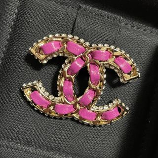 シャネル(CHANEL)のシャネル　CHANEL 最新　21SS ブローチ(ブローチ/コサージュ)