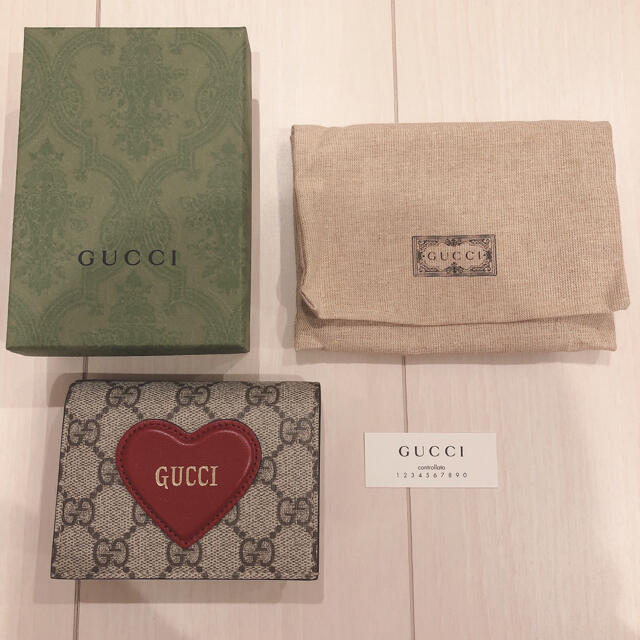 Gucci - 今回限り❗️GUCCI バレンタイン限定 財布 二つ折り財布
