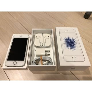 アップル(Apple)のiPhone SE Silver 32GB SIMフリー (スマートフォン本体)