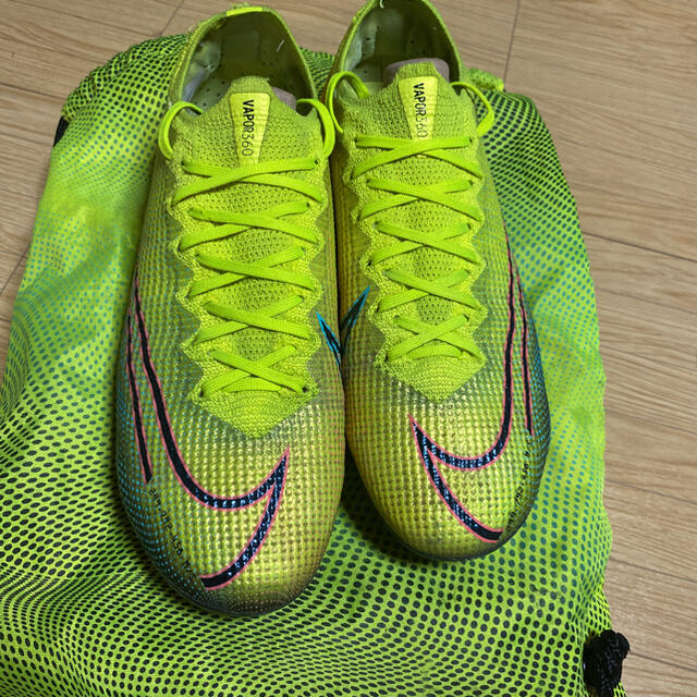 NIKE(ナイキ)のサッカースパイクナイキマーキュリアルヴェイパー13 FG スポーツ/アウトドアのサッカー/フットサル(シューズ)の商品写真