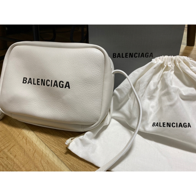BALENCIAGA　カメラバッグS(白) | フリマアプリ ラクマ