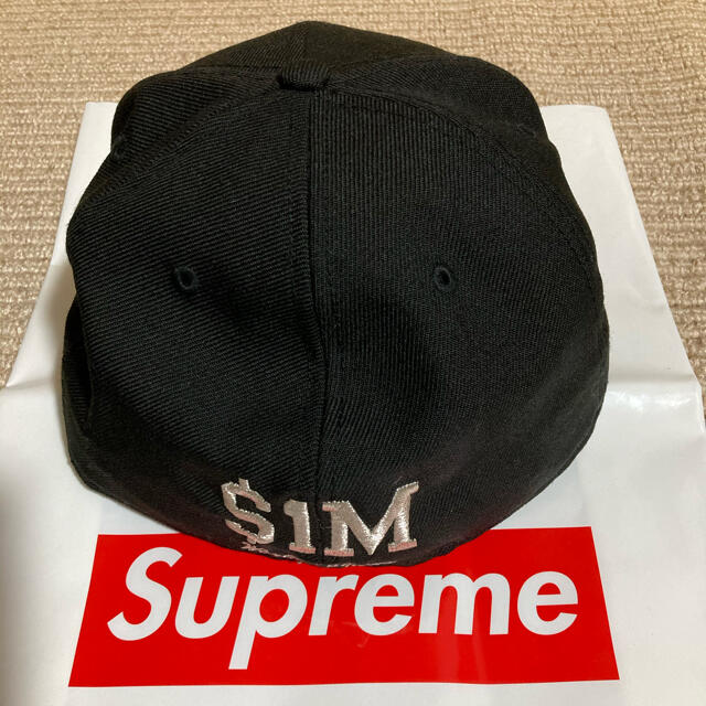 Supreme(シュプリーム)のSupreme $1M Metallic BoxLogo NewEra 75/8 メンズの帽子(キャップ)の商品写真