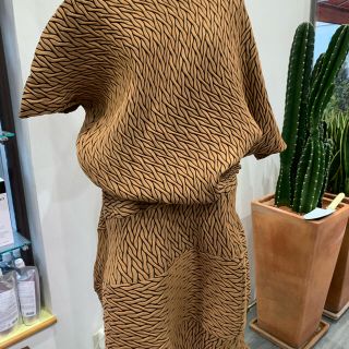 イッセイミヤケ(ISSEY MIYAKE)のイッセイミヤケ　トップス＆スカートセットアップ　未使用品（147）(セットアップ)