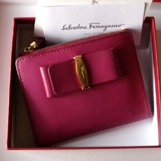 サルヴァトーレフェラガモ(Salvatore Ferragamo)のフェラガモ二つ折りカードケース(財布)