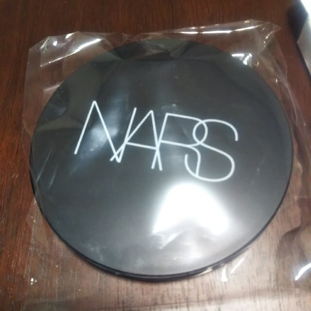 NARS(ナーズ)のNARS BLACK COMPACT MIRROR コスメ/美容のメイク道具/ケアグッズ(その他)の商品写真