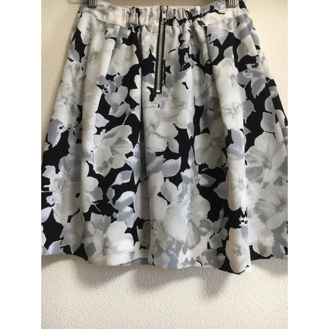 MERCURYDUO(マーキュリーデュオ)の美品 マーキュリーデュオ 花柄スカート レディースのスカート(ミニスカート)の商品写真