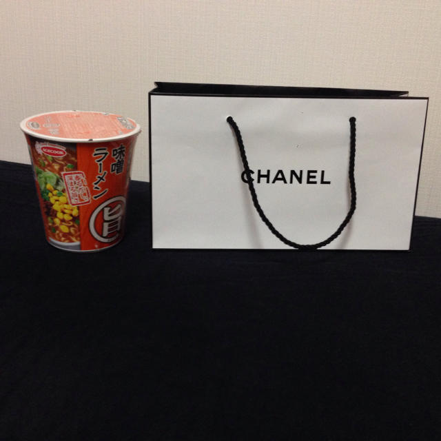 CHANEL(シャネル)のシャネル紙袋&リボン&包装紙 レディースのバッグ(ショップ袋)の商品写真