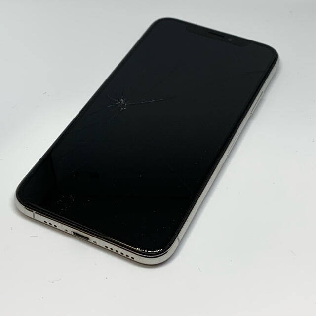 本体のみの出品になりますiPhone xs 64GB シルバー SIMフリー