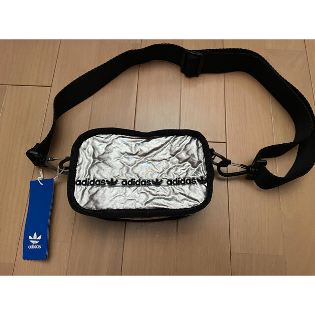 値下げしました！ランニングなどに ウエストバック adidas 新品 未使用