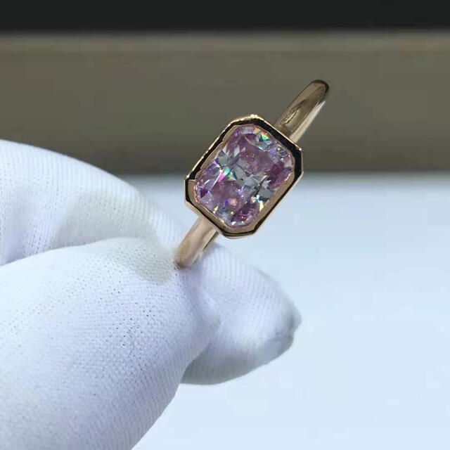 【newデザイン】ピンク モアサナイト ダイヤモンド リング K18PG リング(指輪)