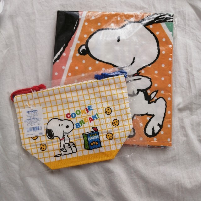 SNOOPY(スヌーピー)のスヌーピー コップ袋とレジャーシート ハンドメイドのキッズ/ベビー(外出用品)の商品写真