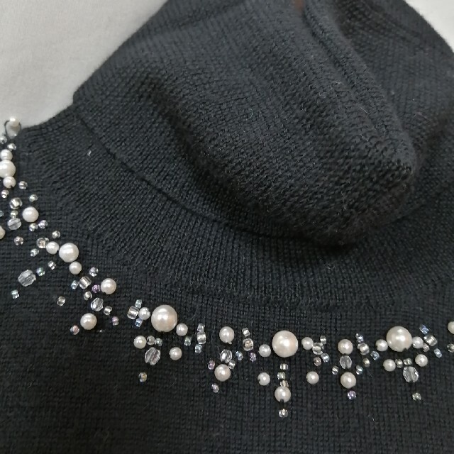 黒ニット半袖タートルビジューセーター レディースのトップス(ニット/セーター)の商品写真