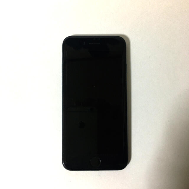 Apple(アップル)のiPhone 7 Black 32 GB au(SIM ロック解除済み) スマホ/家電/カメラのスマートフォン/携帯電話(スマートフォン本体)の商品写真