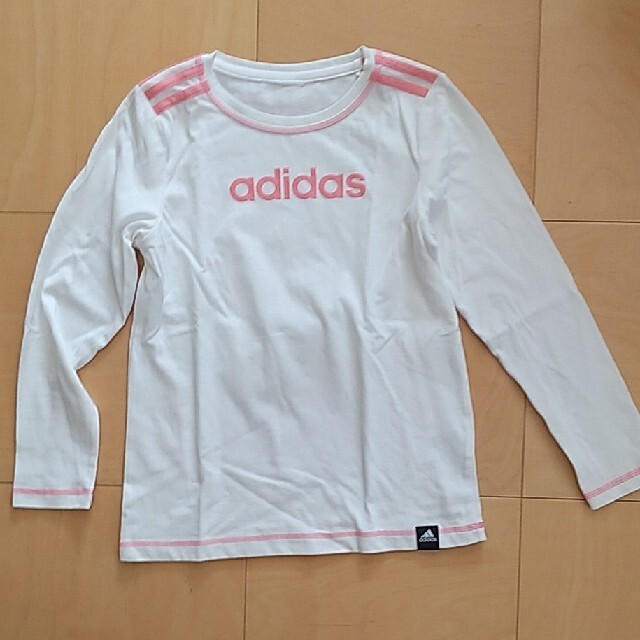 adidas(アディダス)のアディダス　長袖Tシャツ150 キッズ/ベビー/マタニティのキッズ服女の子用(90cm~)(Tシャツ/カットソー)の商品写真