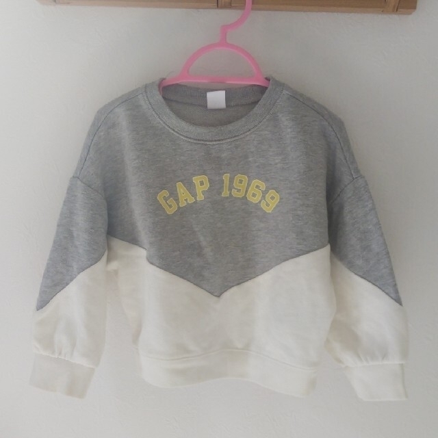 GAP(ギャップ)のGAP 女の子 トレーナー 3歳 100cm キッズ/ベビー/マタニティのキッズ服女の子用(90cm~)(Tシャツ/カットソー)の商品写真