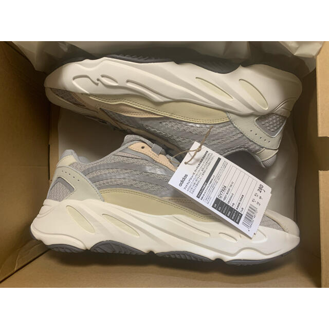 adidas(アディダス)の28cm Yeezy Boost 700 V2 Cream Adidas  メンズの靴/シューズ(スニーカー)の商品写真