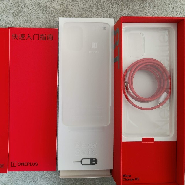 ANDROID(アンドロイド)の（にしゅらん様専用）OnePlus 8T 8/128GB シルバー スマホ/家電/カメラのスマートフォン/携帯電話(スマートフォン本体)の商品写真