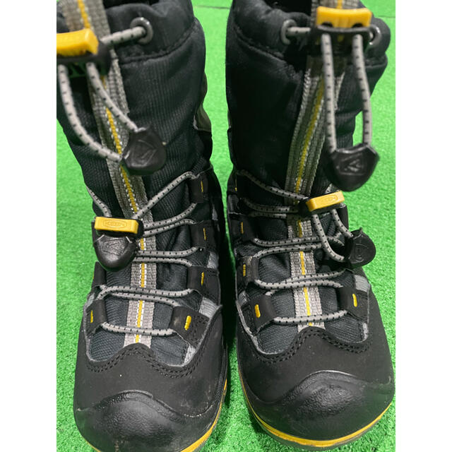 KEEN(キーン)のYuYuYu88様専用　keen kids スノーブーツ スポーツ/アウトドアのスノーボード(ブーツ)の商品写真