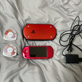 プレイステーションポータブル(PlayStation Portable)の【充電器、ソフト付】PSP レッド ➕ファイナルファンタジー零式(携帯用ゲームソフト)