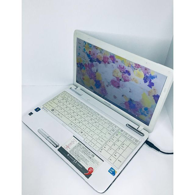 東芝(トウシバ)の綺麗！人気のホワイト TOSHIBA 最新WINDOWS10搭載 スマホ/家電/カメラのPC/タブレット(ノートPC)の商品写真