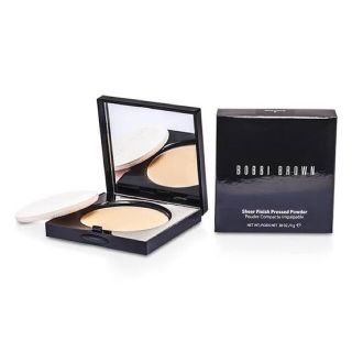 ボビイブラウン(BOBBI BROWN)の【新品未使用】ボビイ　ブラウン　シアーフィニッシュ　プレストパウダー　06(フェイスパウダー)