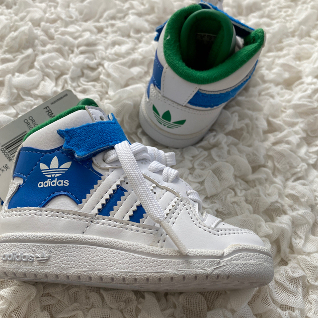 adidas(アディダス)のadidas FRM M I ADIKIDS キッズ/ベビー/マタニティのベビー靴/シューズ(~14cm)(スニーカー)の商品写真