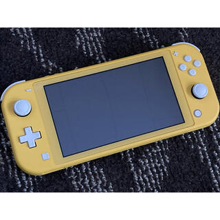 ニンテンドースイッチ(Nintendo Switch)のNintendoSwitchLite（yellow）(携帯用ゲーム機本体)